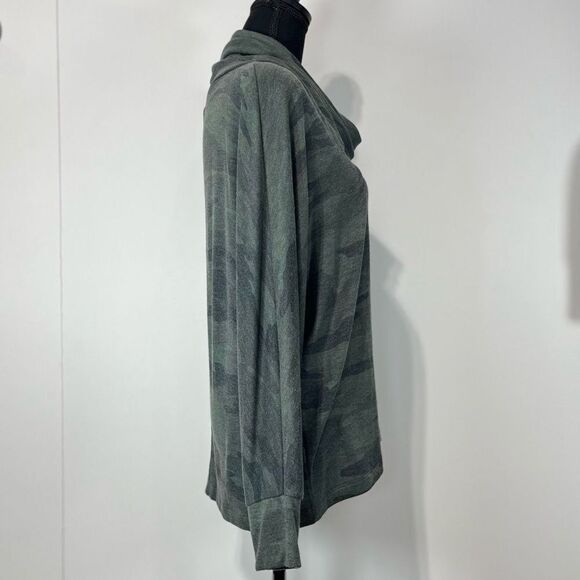 Splendid Camo Cowl Neck Dolman Long Sleeve Lightweight Sweater Top Sz M Green - Picture 3 of 13